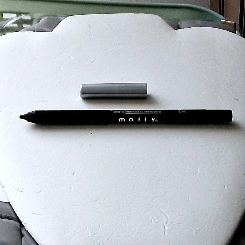 FREE W/Full price Mally Purchase **Starlight waterproof eye liner midnight NEW